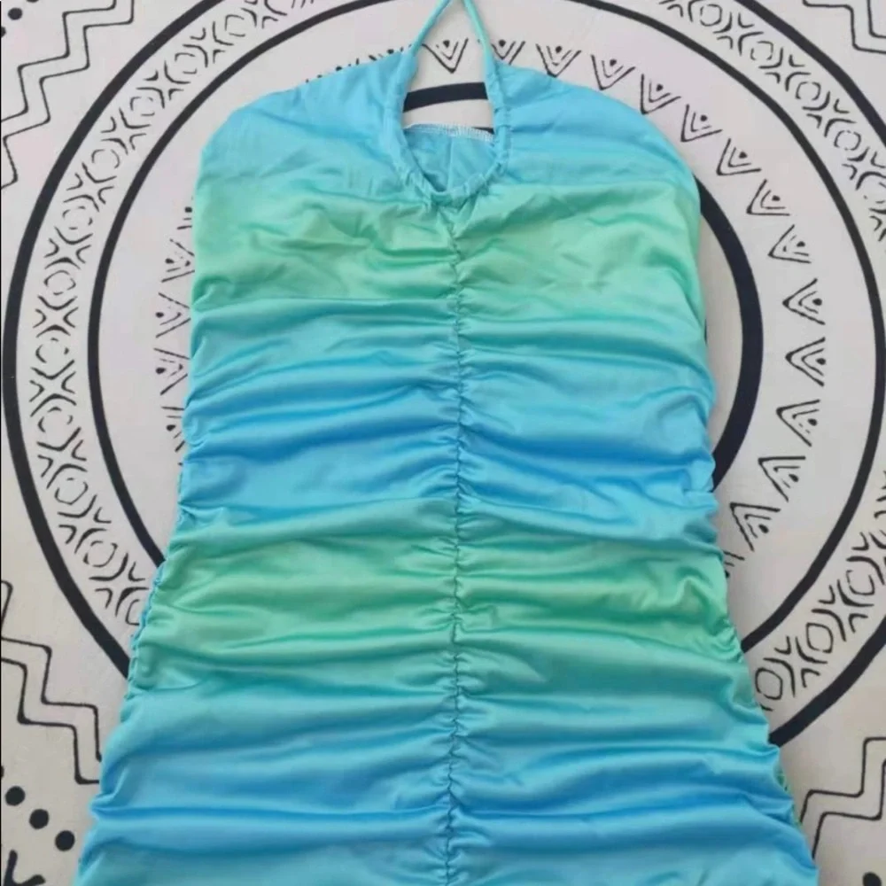 Ombré halter ruched cutout dress - Picture 3 of 4